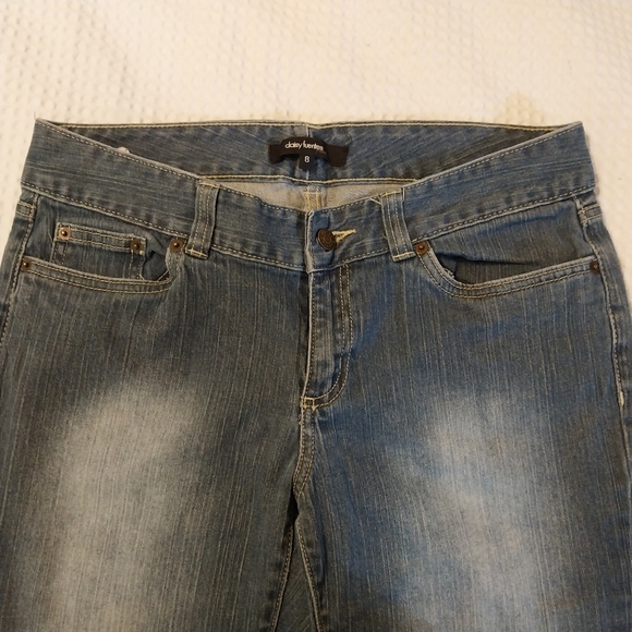 Daisy Fuentes Cropped Jeans - Picture 4 of 6